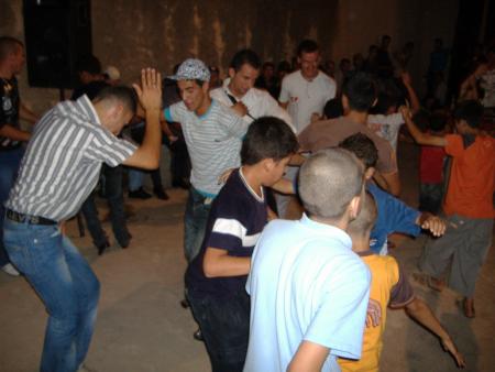 La fête, à Aït-Ali Ouharzoune, en Août 2008.